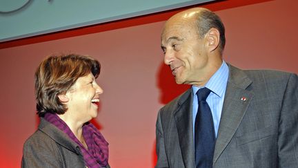 En cas de victoire de Hollande, c'est son ancienne rivale Martine Aubry qui a les faveurs des Fran&ccedil;ais. Si Nicolas Sarkozy est reconduit, c'est le ministre des Affaires &eacute;trang&egrave;res Alain Jupp&eacute; qui est pl&eacute;biscit&eacute;. (JEAN-PIERRE MULLER / AFP)