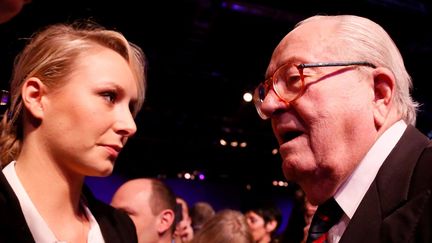 &nbsp; (Marion Maréchal-Le Pen avec son grand-père pendant les municipales 2014 © MAXPPP)