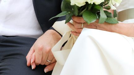 Mariages : en mairies, des "oui" en série