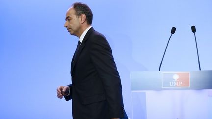 Le patron de l'UMP, Jean-Fran&ccedil;ois Cop&eacute;, au si&egrave;ge du parti le 4 juillet 2013, &agrave; Paris. (PATRICK KOVARIK / AFP)