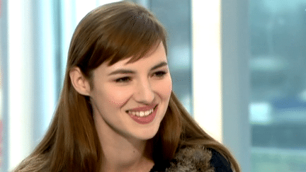 Louise Bourgoin vient parler de "Un Beau dimanche" son douzième film sur le plateau de France 2
 (France2 / Culturebox)