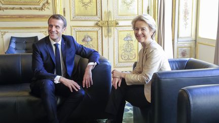 Emmanuel Macron et&nbsp;Ursula von der Leyen à l'Élysée à Paris, le 14 octobre 2019. (MICHEL EULER / POOL / AFP)