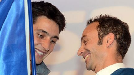 Vincent Defrasne, chef de file des Bleus à Vancouvert, a transmis le drapeau à Jason Lamy-Chappuis.