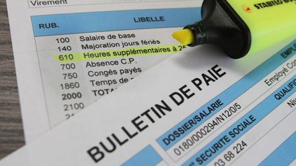 &nbsp; (Un bulletin de salaire français comporte plus de 40 lignes, contre 12 au Japon © MaxPPP)