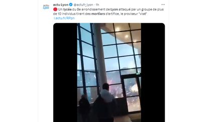 Vidéo diffusée sur X par Actu Lyon de l'attaque d'un lycée lyonnais aux mortiers d'artifice, le 10 novembre 2023. (CAPTURE D'ECRAN)