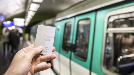 La vente des tickets rapporte chaque année près de trois milliards d'euros à Île-de-France Mobilités. (Photo d'illustration) (MAXPPP)