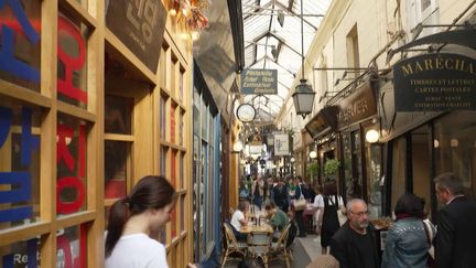 Le 20 Heures vous emmène à la découverte du plus vieux passage de Paris : le passage des panoramas. Le lieu est chargé d'histoire.