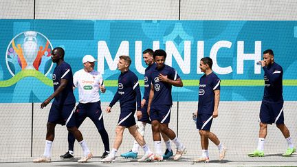 Les joueurs de l'équipe de France à l'entraînement au&nbsp;FC Bayern campus, le 16 juin (FRANCK FIFE / AFP)