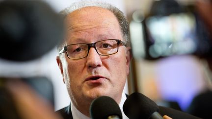 Pascal Gannat, tête de liste FN en Pays de la Loire, s'exprime devant la presse après l'annonce des résultats du premier tour des régionales, le 6 décembre 2015. (JEAN-SEBASTIEN EVRARD / AFP)