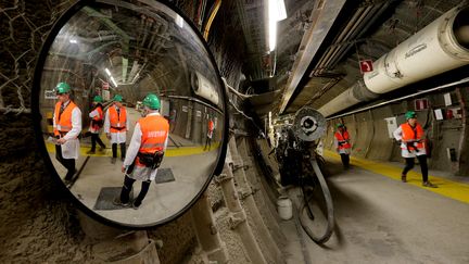 Une visite parlementaire du site retenu pour l'enfouissement de déchets nucléaires à Bure (Meuse), le 16 avril 2018. (FRANCOIS NASCIMBENI / AFP)