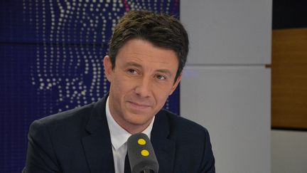 Benjamin Griveaux, sur le plateau de franceinfo, le 15 décembre 2017. Illustration.&nbsp; (JEAN-CHRISTOPHE BOURDILLAT / FRANCE-INFO)