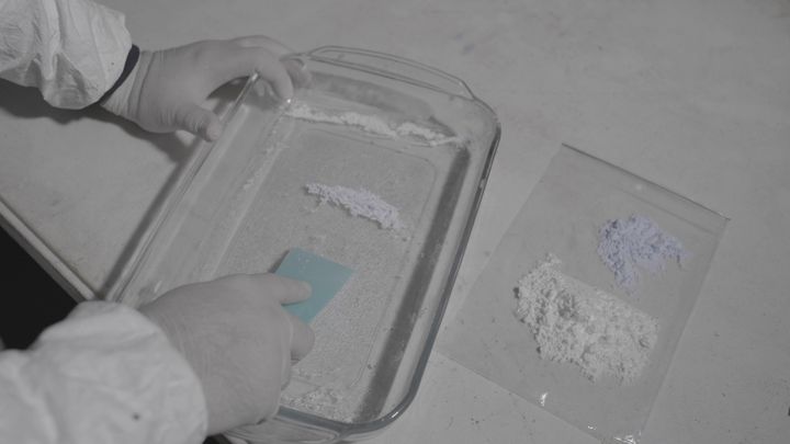 Pilules de fentanyl en cours de fabrication dans le laboratoire artisanal clandestin du cartel de Sinaloa. (FORBIDDEN STORIES)