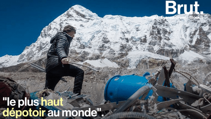 Prisé par des centaines d’alpinistes chaque année, l’Everest haut de ses 8848 mètres d’altitude est aujourd’hui considéré comme "le plus haut dépotoir au monde". La raison ? La ruée des touristes qui laissent derrière eux de nombreux déchets.