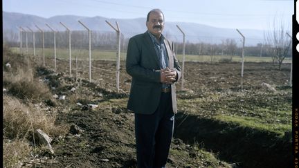 Bar Elias (Liban), le 23 Janvier 2017. Jomaa, 55 ans, est originaire de Homs, en Syrie. En 2014, il a été blessé au niveau de l’épaule lors d’un bombardement dans sa ville. Réfugié au Liban depuis l’année dernière avec sa famille, il bénéficie de sessions de réadaptation menées par Handicap International dans le pays. (PHILIPPE DE POULPIQUET / HANDICAP INTERNATIONAL)