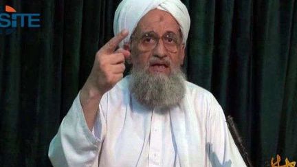 Photo d'archives du numéro un d'al-Qaïda, Ayman al-Zawahiri, appelant à la prise d'otages occidentaux pour les échanger contre des djihadistes, le 27 juillet 2011. (Anonymous/AP/SIPA)