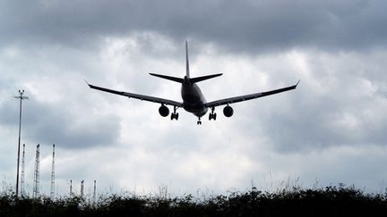 &nbsp; (Les policiers français n'ont pu interpeller les djihadistes présumés à l'arrivée de leur avion à Orly. Ils n'étaient pas à bord. © Maxppp)