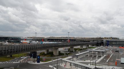 Vue d'une partie de l'aéroport d'Orly (Val-de-Marne), le&nbsp;3 avril 2020. (GEOFFROY VAN DER HASSELT / AFP)