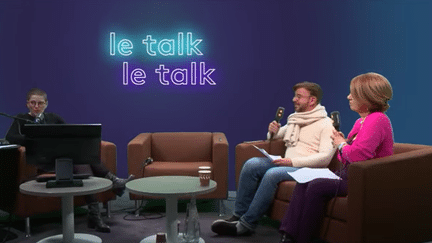 Les invités du Talk de franceinfo répondent aux questions du chat en direct sur Twitch. (CYRIL BALTA / FRANCEINFO)