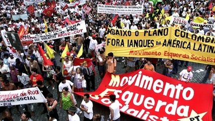 Manifestation d'ouverture du premier Forum social mondial à Porto Alegre, en janvier 2001 (AFP / Mauricio Lima)