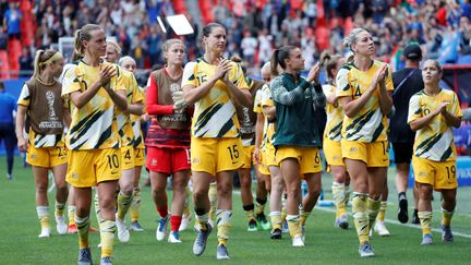 Les Australiennes lors du match contre l'Italie à Valenciennes (Nord), le 9 juin 2019. (BERNADETT SZABO / REUTERS)