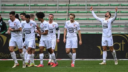 Martin Terrier et le Stade Rennais, larges vainqueurs face aux Verts lors de la 17e journée de Ligue 1, dimanche 5 décembre 2021. (OLIVIER CHASSIGNOLE / AFP)