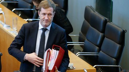Le chef du gouvernement de Wallonie, Paul Magnette, à la fin d'une séance plénière au parlement, à Namur, le 28 octobre 2016. (BRUNO FAHY / BELGA MAG / AFP)