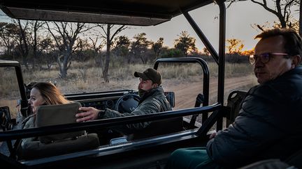 Un autre couple venu de Johannesburg a passé deux nuits à Mongena avant de partir vers la chaîne de montagnes voisine de Magaliesberg. Ils déclarent&nbsp;: "C'est la première fois que nous partons en vacances à Gauteng, c'est vraiment très agréable et si près de chez nous."&nbsp; &nbsp; (MICHELE SPATARI / AFP)