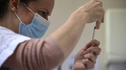 A l'Institut Pasteur, le 21 janvier 2021. (CHRISTOPHE ARCHAMBAULT / AFP)