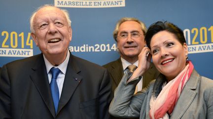 Jean-Claude Gaudin (UMP), maire sortant de Marseille (Bouches-du-Rh&ocirc;ne) annonce son alliance avec la gu&eacute;riniste Lisette Narducci pour le second tour des municipales, le 25 mars 2014, &agrave; Marseille. (ANNE-CHRISTINE POUJOULAT / AFP)