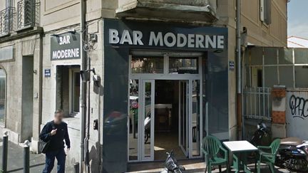 Un jeune homme a été retrouvé devant le bar "Moderne" à Marseille, vendredi 5 juillet.&nbsp; (CAPTURE D'ÉCRAN / GOOGLE MAP)