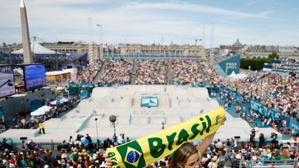 Couleurs du Brésil et de Concorde, lors de la finale féminine de skateboard, le 28 juillet 2024. (ODD ANDERSEN / AFP)