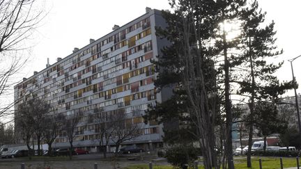 Un immeuble de Clichy-sous-Bois (Seine-Saint-Denis), pris en photo le 6 mars 2015. (DOMINIQUE FAGET / AFP)