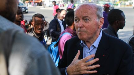 Le Défenseur des droits, Jacques Toubon, porte de la Chapelle à Paris, le 21 juillet 2017.&nbsp; (STRINGER / AFP)