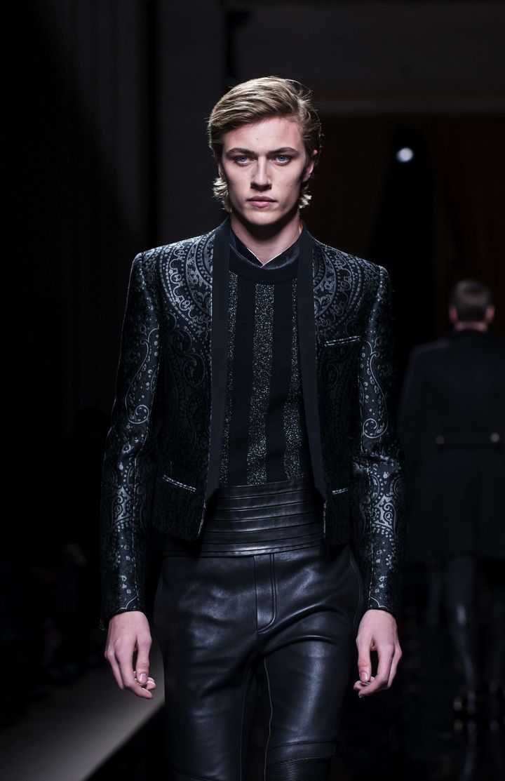 Balmain pap masculin automne-hiver 2016-17, à Paris
 
 (SIPA)