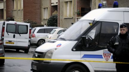 Devant l'appartement de Mohamed Merah, le 22 mars 2012 &agrave; Toulouse (Haute-Garonne), apr&egrave;s l'intervention du Raid. (A MARCHI / MAXPPP)