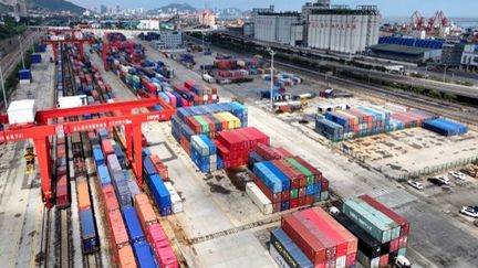 Large machines load containers onto the China-Europe freight train in Lianyungang, China, July 14, 2024. (CFOTO/NURPHOTO/AFP)