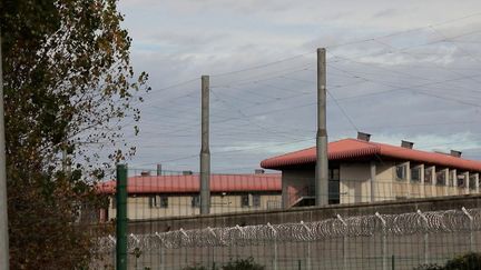 Dans la maison d’arrêt de Seysses, près de Toulouse, la surpopulation s’ajoute à des conditions d’hygiène indignes et à un climat de violence permanent.