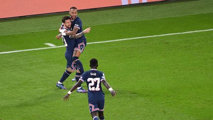 Les Parisiens célèbrent la victoire contre Manchester City, le 28 septembre au Parc des Princes (ALAIN JOCARD / AFP)