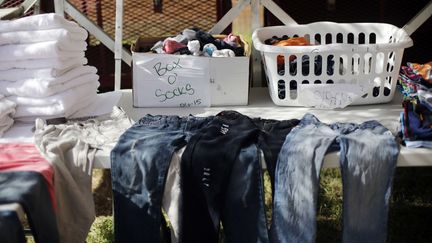 A Brownsville aussi, les d&eacute;tenus peuvent avoir quelques v&ecirc;tements. (ERIC GAY / AP / SIPA)