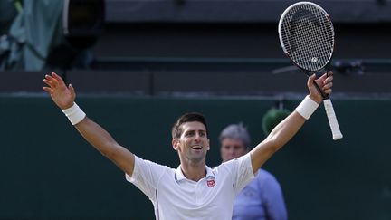 &nbsp; (En remportant Wimbledon, Novak Djokovic redevient numéro un mondial © REUTERS/Suzanne Plunkett)