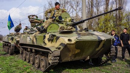 Des soldats ukrainiens, le 16 avril 2014, &agrave; Kramatorsk (Ukraine). (OLYA ENGALYCHEVA / ANADOLU AGENCY / AFP)