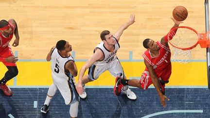 Trevor Ariza trouve le chemin vers le cercle et Houston décolle (JOE MURPHY / NBAE / GETTY IMAGES)