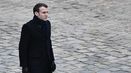 Emmanuel Macron lors d'une cérémonie aux Invalides, à Paris, le 28 février 2020. (STEPHANE DE SAKUTIN / AFP)