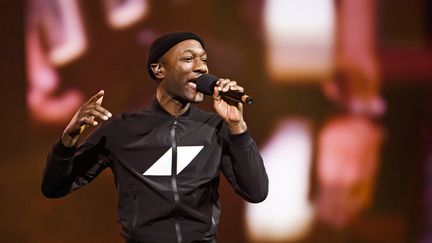 Aloe Blacc sur scène à Stockholm (Suède) le 5 décembre 2019, à l'occasion d'un concert-hommage au DJ Avicii (ERIK SIMANDER / TT NEWS AGENCY)