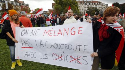 Lors de la manifestation contre la fusion de l'Alsace avec la Lorraine et Champagne-Ardenne, le 11 octobre 2014 &agrave; Strasbourg. (  MAXPPP)