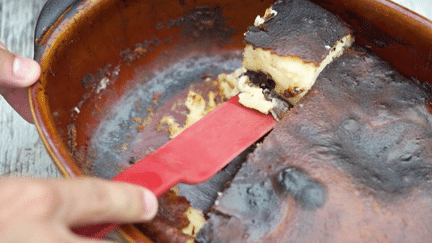 Vendredi 13 septembre, le 13 Heures termine sa découverte des meilleures pâtisseries françaises avec le célèbre far breton, avec ou sans pruneaux. C'est un incontournable de la Bretagne, que certains d'ailleurs cuisent encore à l'ancienne.