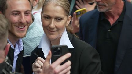 Céline Dion est pressentie pour chanter lors de la cérémonie d’ouverture des Jeux olympiques, prévus vendredi 26 juillet. Elle est arrivée à Paris mardi 23 juillet.