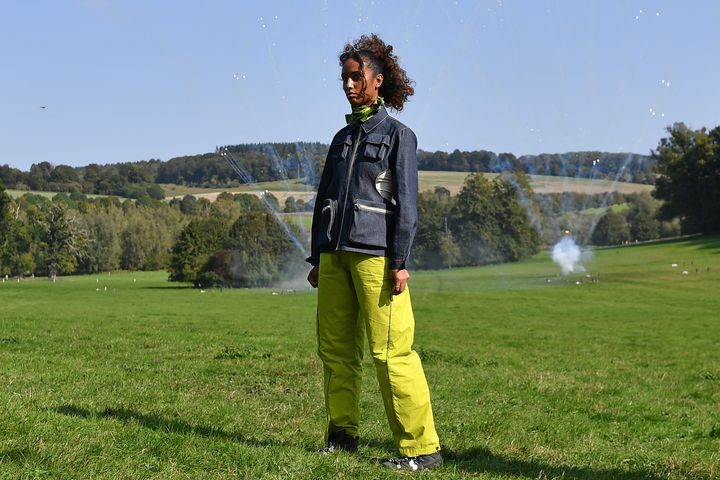 Défilé de présentation de la collection printemps/été de la styliste Paria Farzaneh à la Fashion Week de Londres le 20 septembre 2020. (BEN STANSALL / AFP)