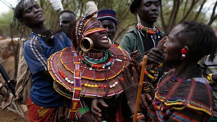 le Niger est l'endroit où le taux de mariages précoces est le plus élevé. 75% des Nigériennes étant mariées avant l'âge de 18 ans et un tiers avant leurs 15 ans. Dans d’autres pays comme le Cameroun, la Guinée-Bissau ou le Mali, le mariage forcé serait en augmentation. (REUTERS/Siegfried Modola)