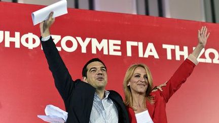 Alexis Tsipras et Rena Dourou, du parti Syriza, lors de la campagne électorale en Grèce. Syriza est allié aux autres mouvements de la gauche de la gauche aux Européennes.